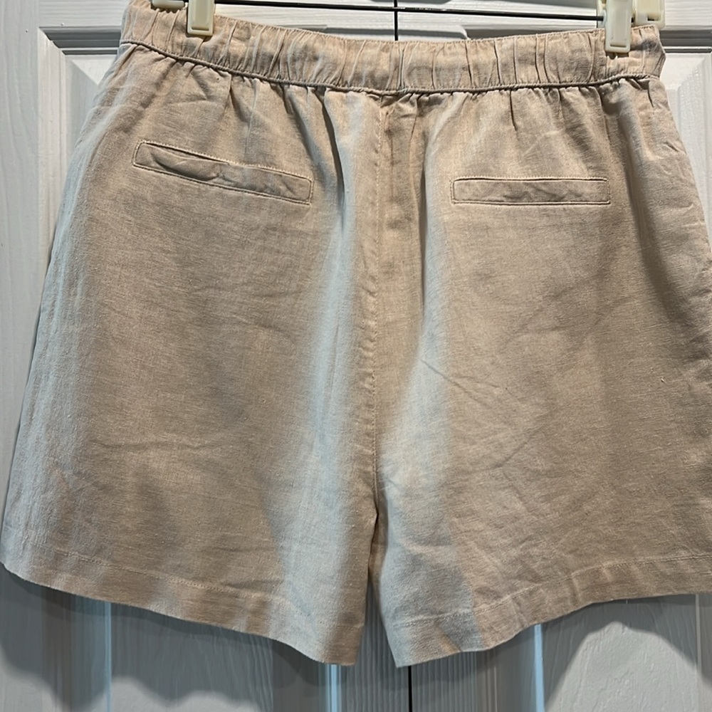 Land ‘n Sea Washable Linen Blend Shorts. Size M - Picture 2 of 9